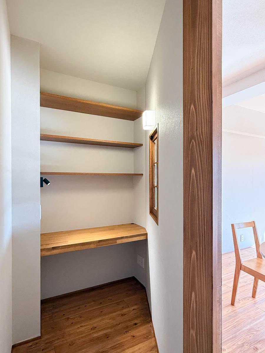 青梅市滝ノ上町の売買物件/ワークスペースは1.2帖ほどの広さ