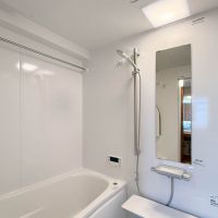 青梅市滝ノ上町の売買物件/新規で交換してきれいな浴室。追いだきと浴室乾燥機がついています