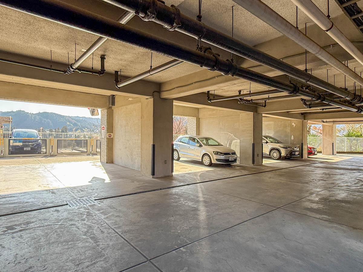 青梅市滝ノ上町の売買物件/駐車場は平置きタイプと機械式タイプがあります