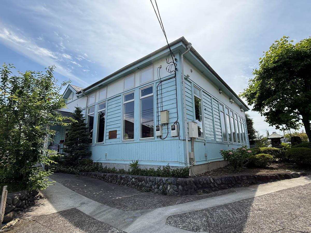 青梅市滝ノ上町の売買物件/こちらは東京で唯一の木造映画館。昭和十年築の旧都立繊維試験場をリノベーション。こちらも登録有形文化財