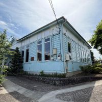 青梅市滝ノ上町の売買物件/こちらは東京で唯一の木造映画館。昭和十年築の旧都立繊維試験場をリノベーション。こちらも登録有形文化財