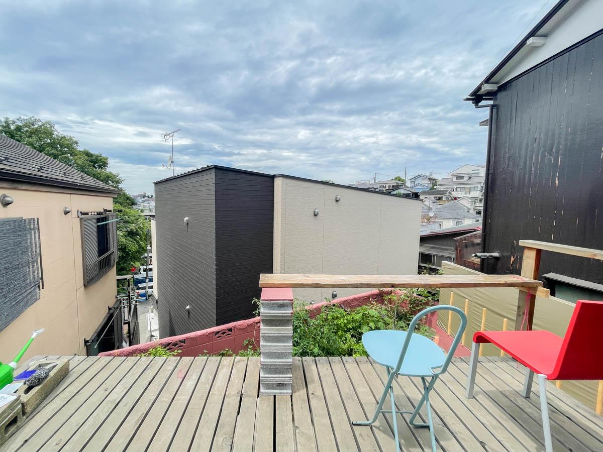 板橋区徳丸の賃貸物件/ウッドデッキは展望台のよう。コーヒーを飲んだりが◎（写真は前の借主さんが暮らしていた時のもの）