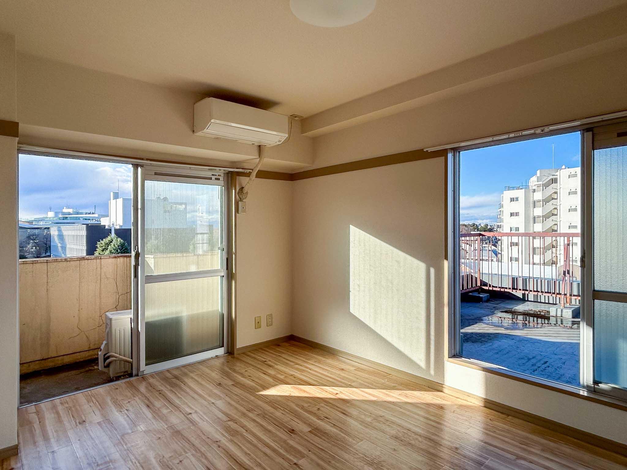 杉並区和泉の賃貸物件/二面採光の明るい洋室