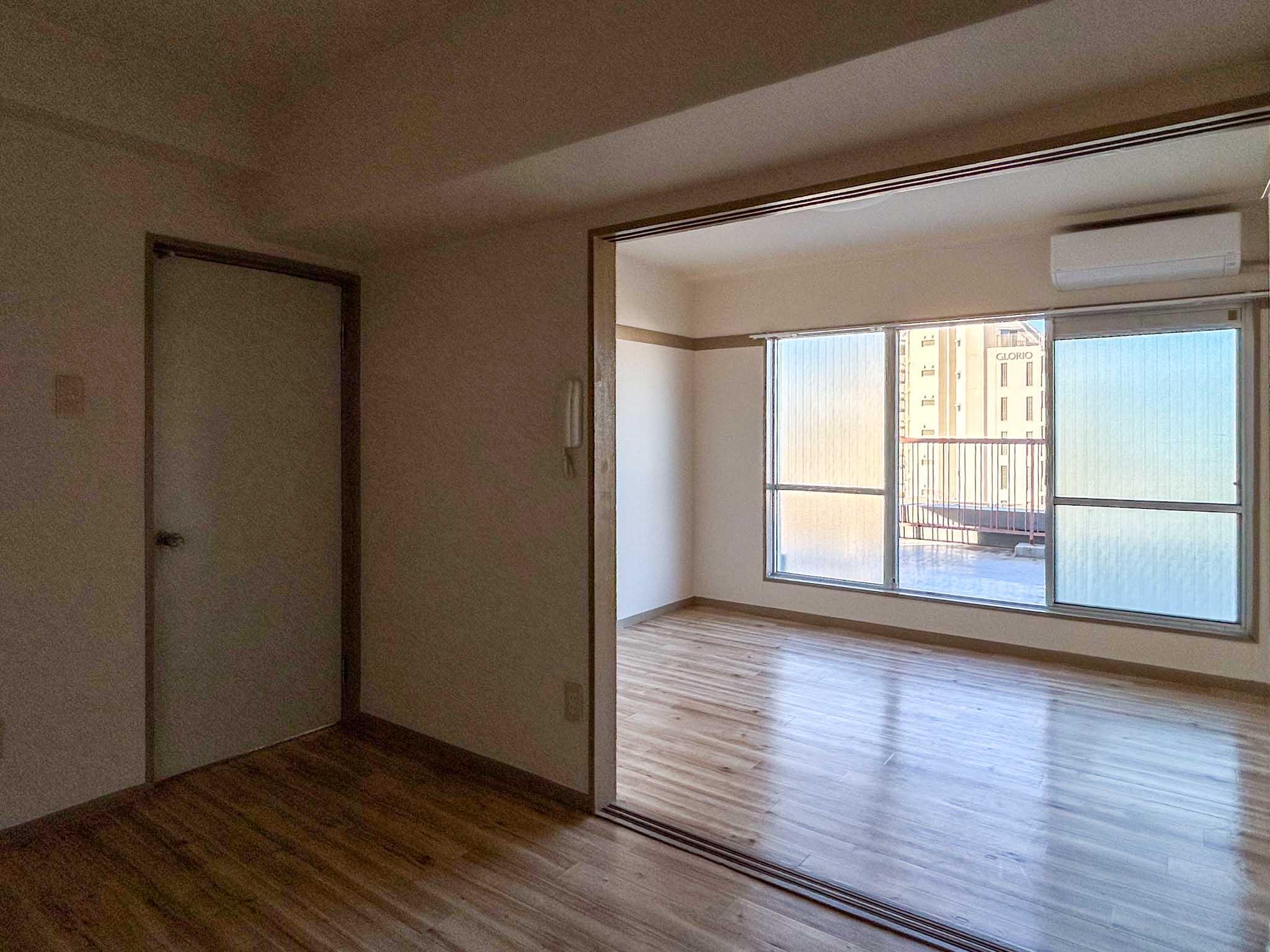 杉並区和泉の賃貸物件/ダイニングと東側の洋室。写真のように引き戸を外すと、ゆったりと使えます