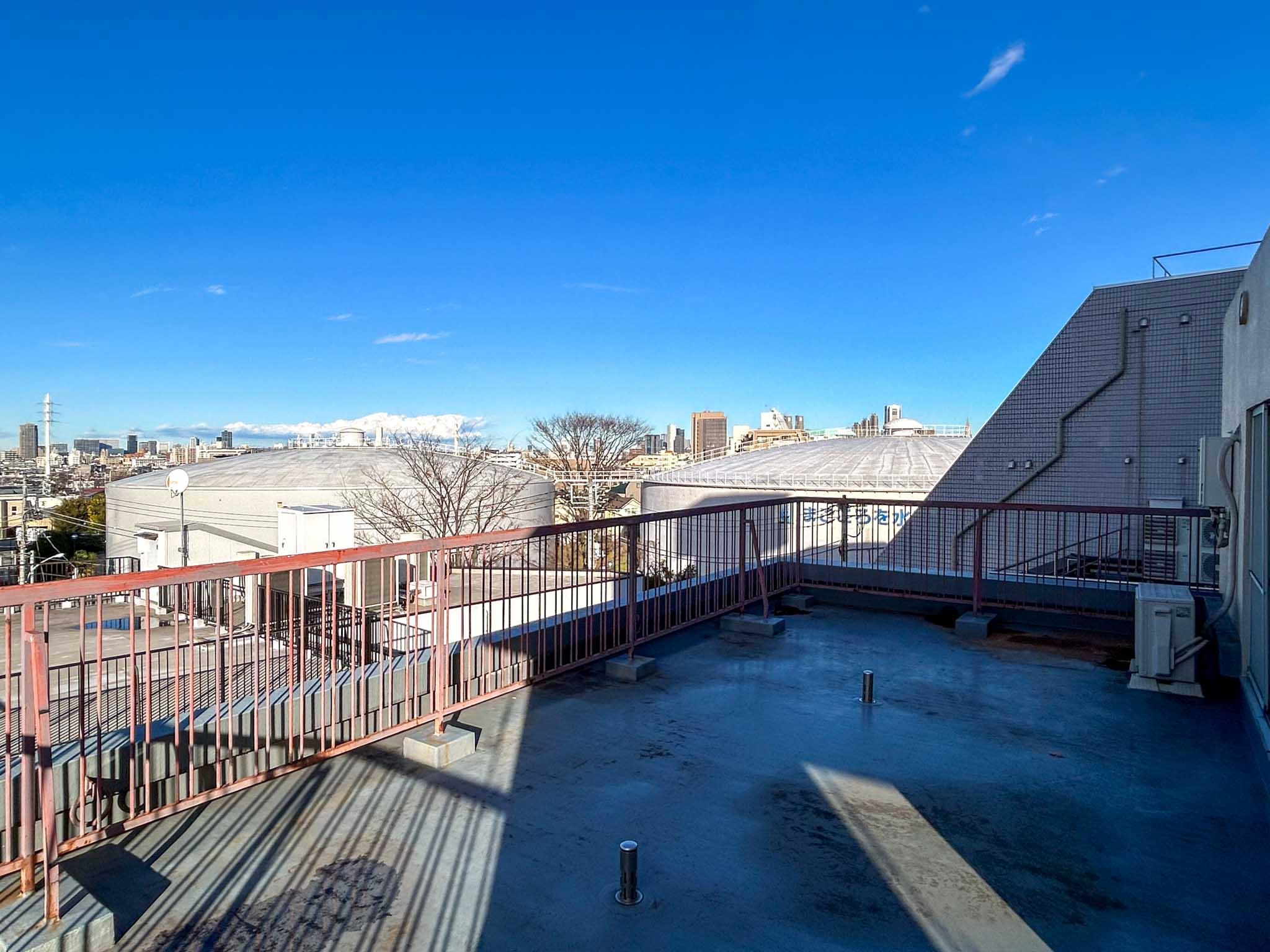 杉並区和泉の賃貸物件/東側をみる。空が広いです