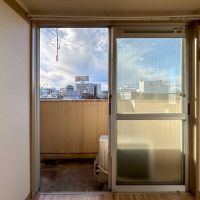 杉並区和泉の賃貸物件/西向きの窓は掃き出し窓