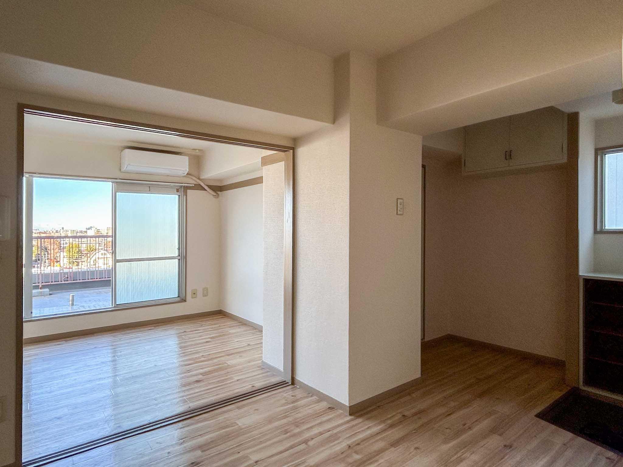 杉並区和泉の賃貸物件/玄関横に水回りがまとまっています