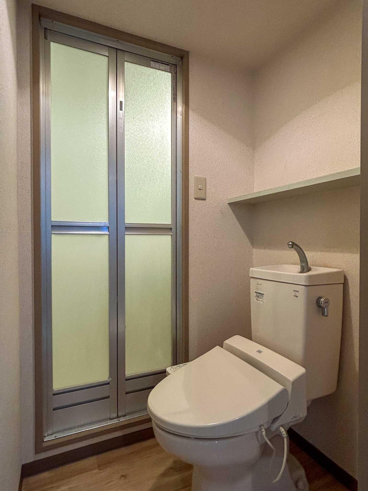 杉並区和泉の賃貸物件/脱衣室兼トイレ。洗面台はありません