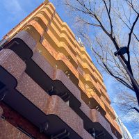 杉並区和泉の賃貸物件/道路側の外壁はタイル張り