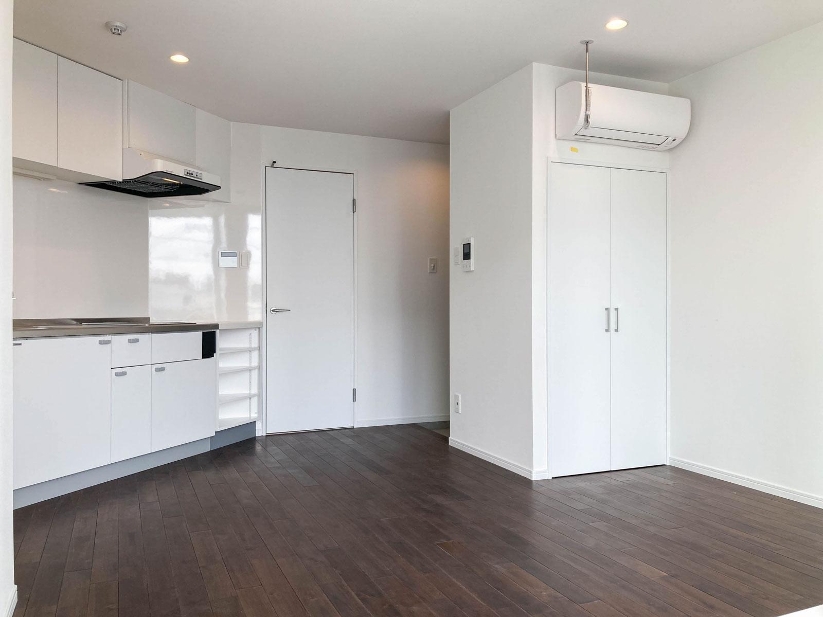 武蔵野市境南町の賃貸物件/どんな家具も馴染みそうな、シンプルな内装のワンルーム