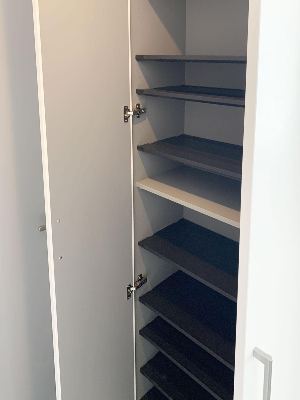 武蔵野市境南町の賃貸物件/玄関にはシュークローゼットもあります