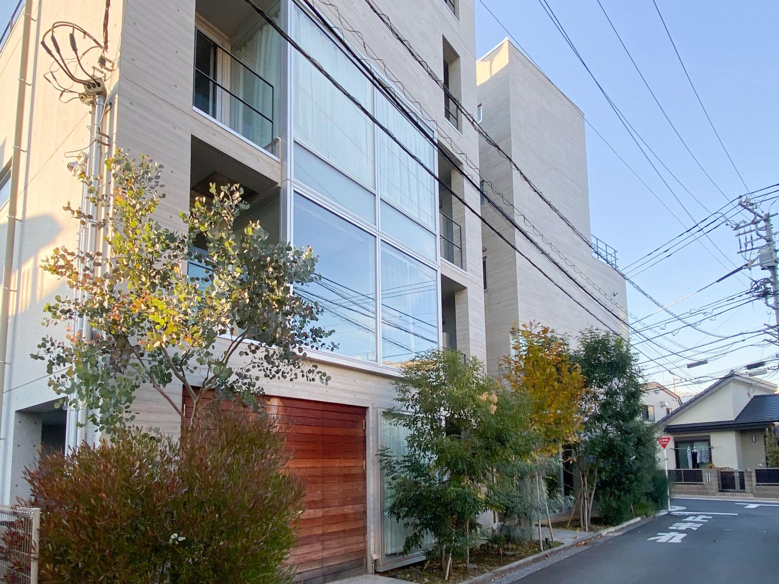 武蔵野市境南町の賃貸物件/敷地に植えられた多様な植栽たち