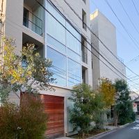 武蔵野市境南町の賃貸物件/敷地に植えられた多様な植栽たち