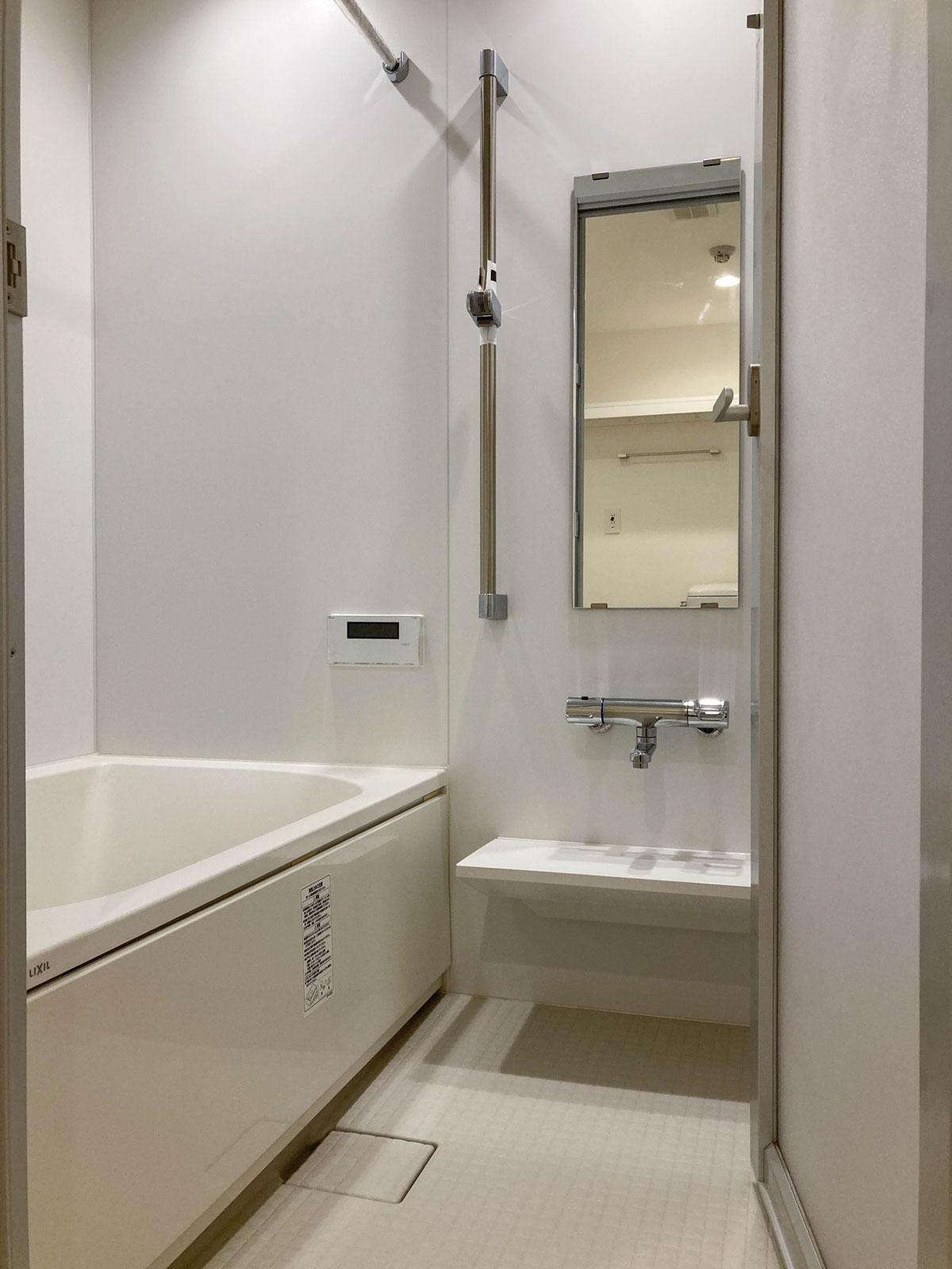 武蔵野市境南町の賃貸物件/浴室。追いだきと浴室乾燥機付き