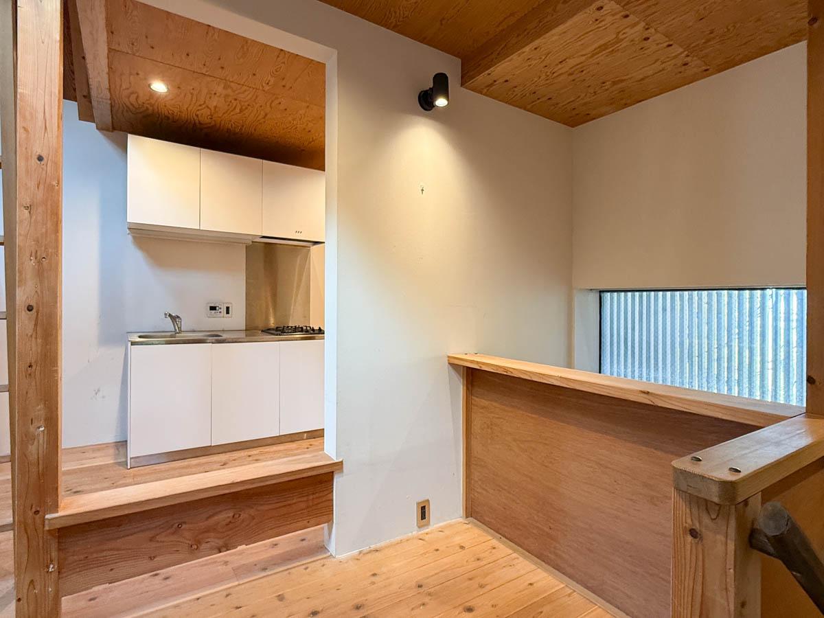 三鷹市井の頭の賃貸物件/ワークデスクを置くのに程よいスペース。前の借主さんはここで執筆活動に勤しんでいたとか