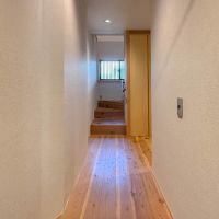 三鷹市井の頭の賃貸物件/玄関。靴箱はないので、メインのもの以外は別の場所に置くなど工夫は必要です