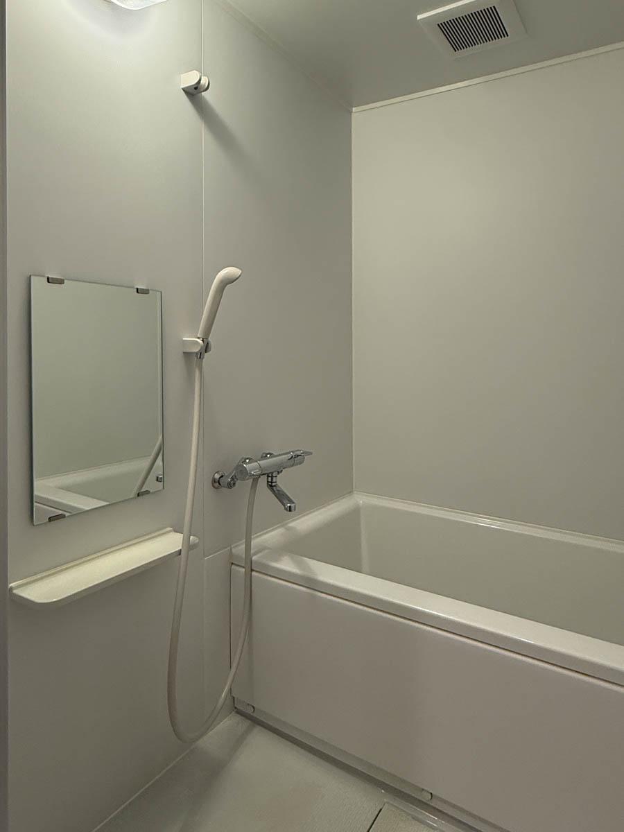 三鷹市井の頭の賃貸物件/シンプルな浴室