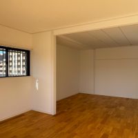 国分寺市本多の賃貸物件/キッチン前にゆったりと大きなダイニングセットを配置できそうです