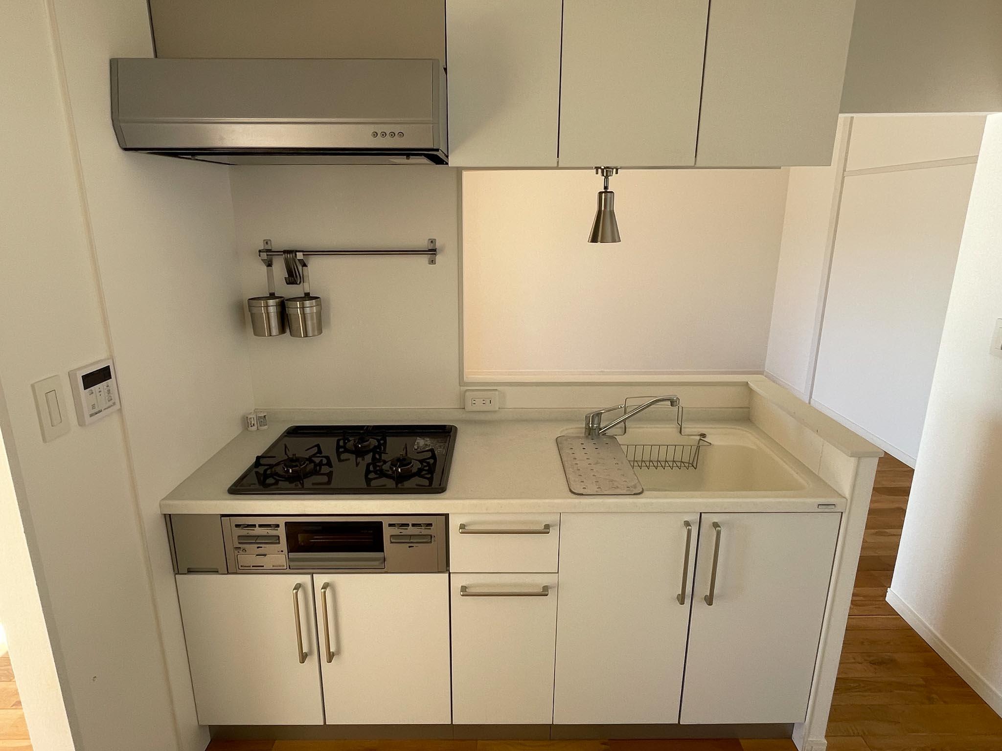 国分寺市本多の賃貸物件/3口ガスコンロにグリル付きのキッチン