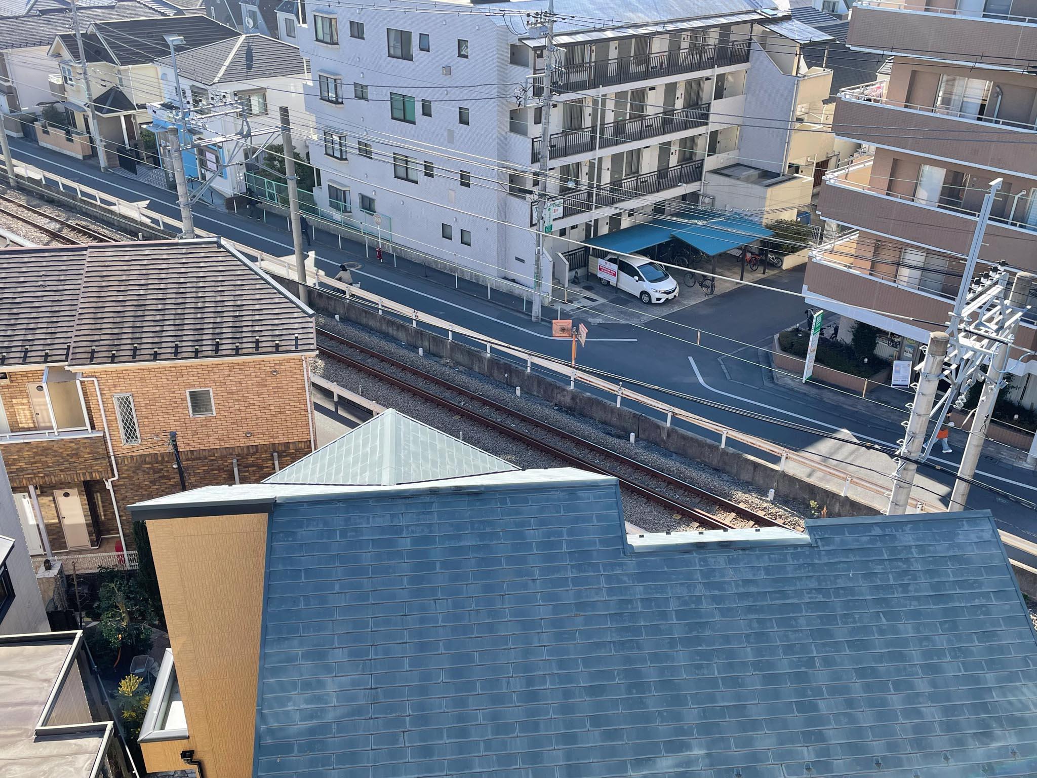国分寺市本多の賃貸物件/ベランダから西側を見下ろすと、線路が見えます
