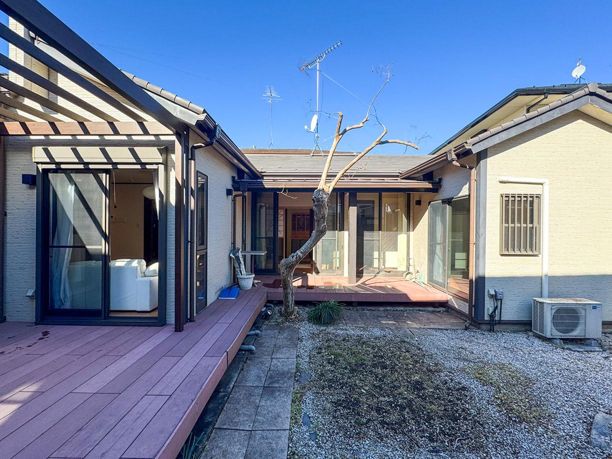 中野区鷺宮の賃貸物件/庭と平屋の関係が理想的 デッキがぐるりと囲います