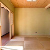 中野区鷺宮の賃貸物件/床の間と小さな仏壇もある琉球畳の和室