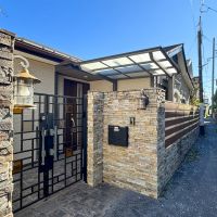 中野区鷺宮の賃貸物件/前面道路は人がギリギリすれ違える幅です