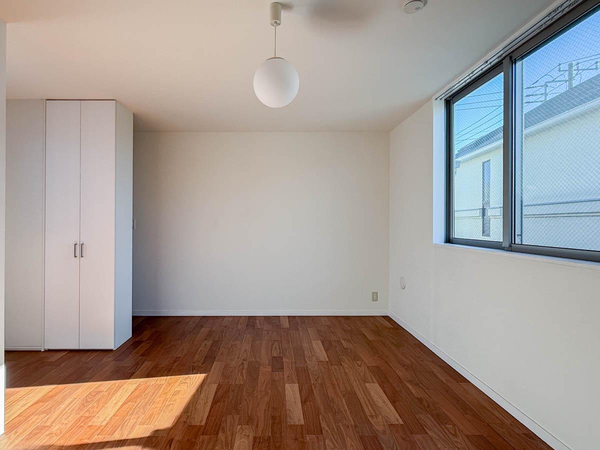 大田区山王の賃貸物件/リビングを別のアングルで。家具レイアウトのしやすい広さ、間取りです（203号室）