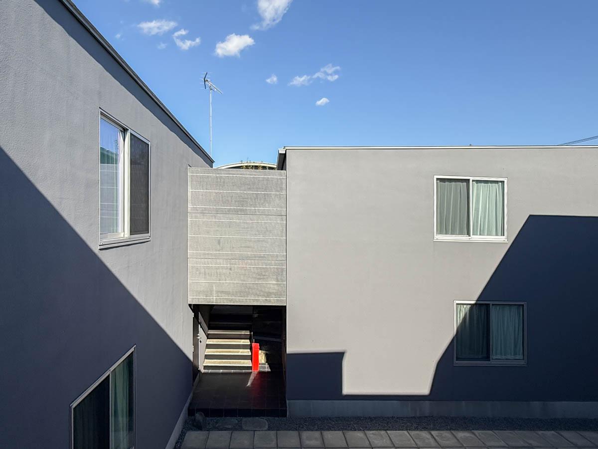 大田区山王の賃貸物件/キッチン脇の窓からの景色が心地よい（203号室）