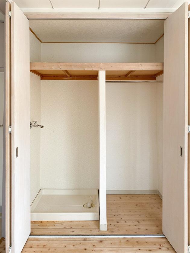 港区白金の賃貸物件/左：洗濯機置場　右：収納