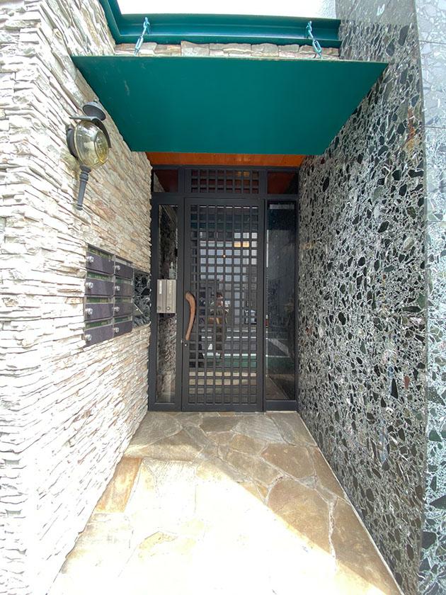 港区白金の賃貸物件/オートロック付きのエントランス