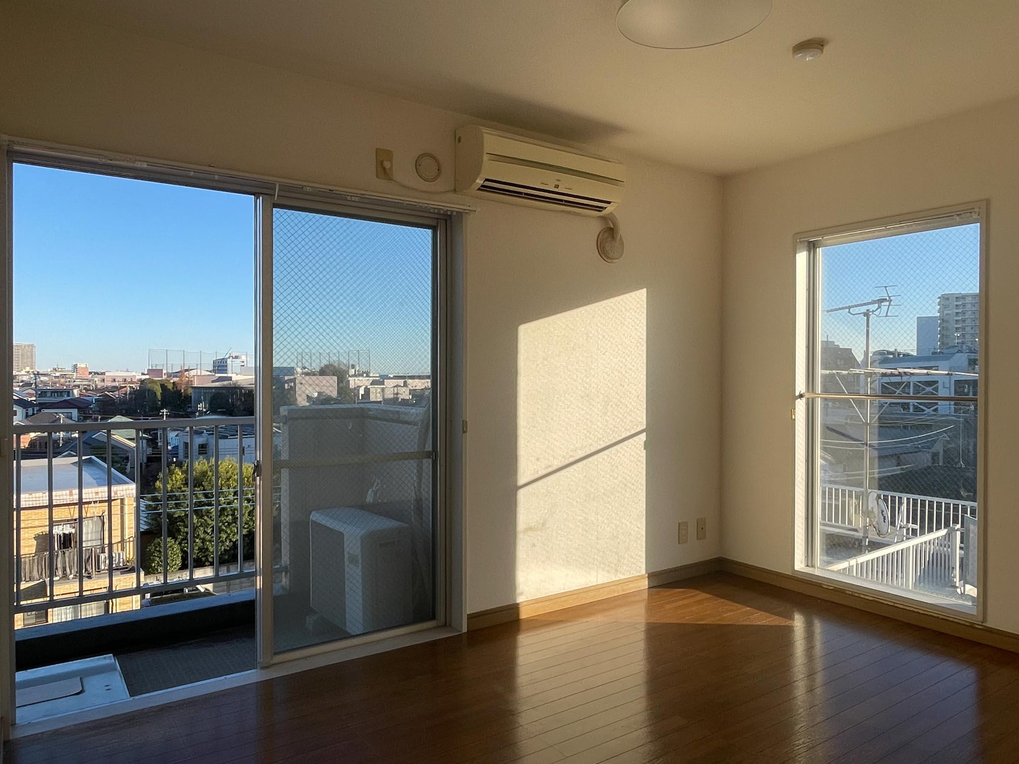 国分寺市本町の賃貸物件/リビングになるのはおそらく6畳洋室。南東の角で、朝から気持ちがいいはず