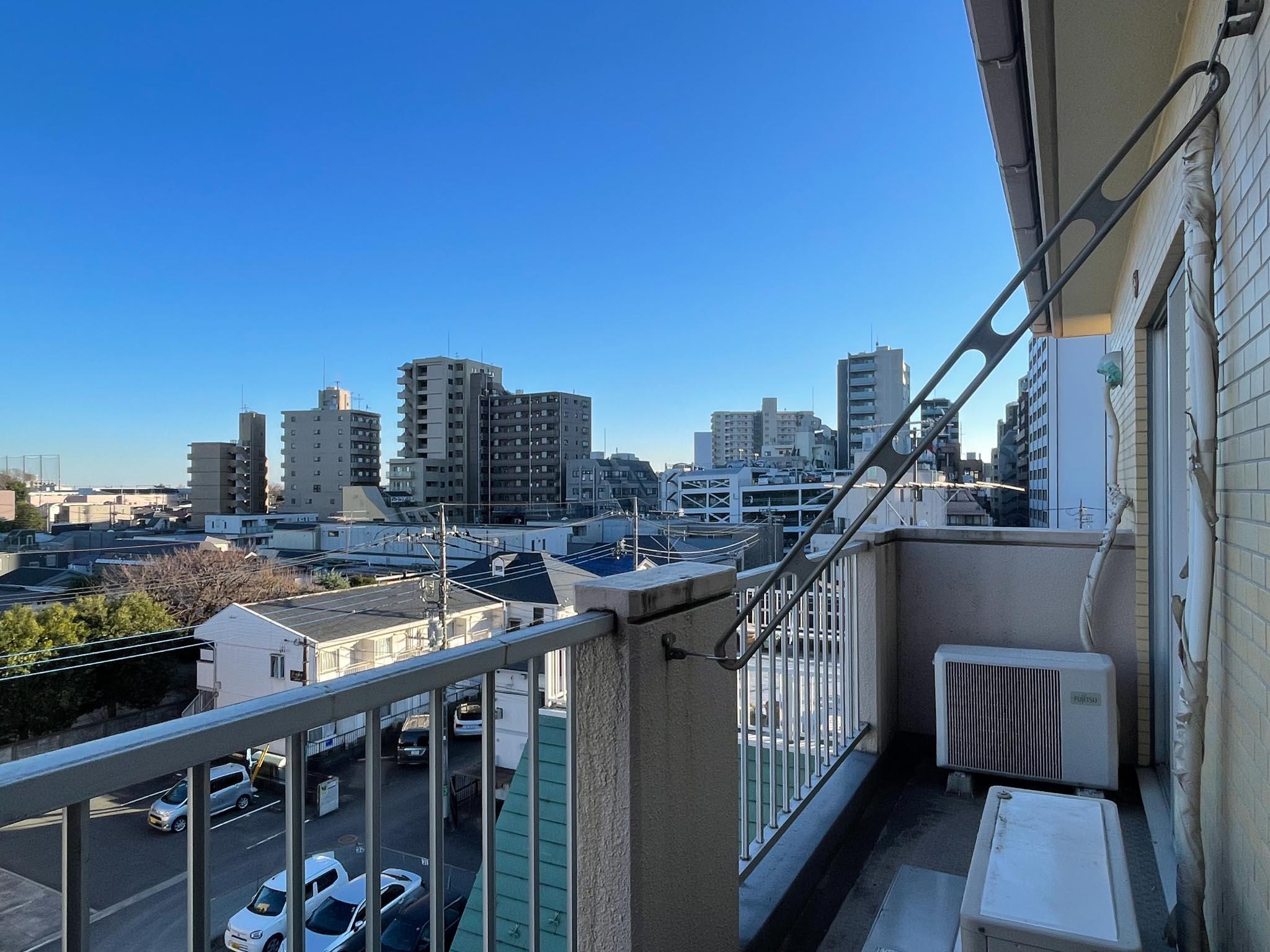 国分寺市本町の賃貸物件/ベランダは東側。洗濯物は午前中から干すのが吉