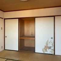 国分寺市本町の賃貸物件/和室：収納は押入れ。室内全体で唯一の収納です