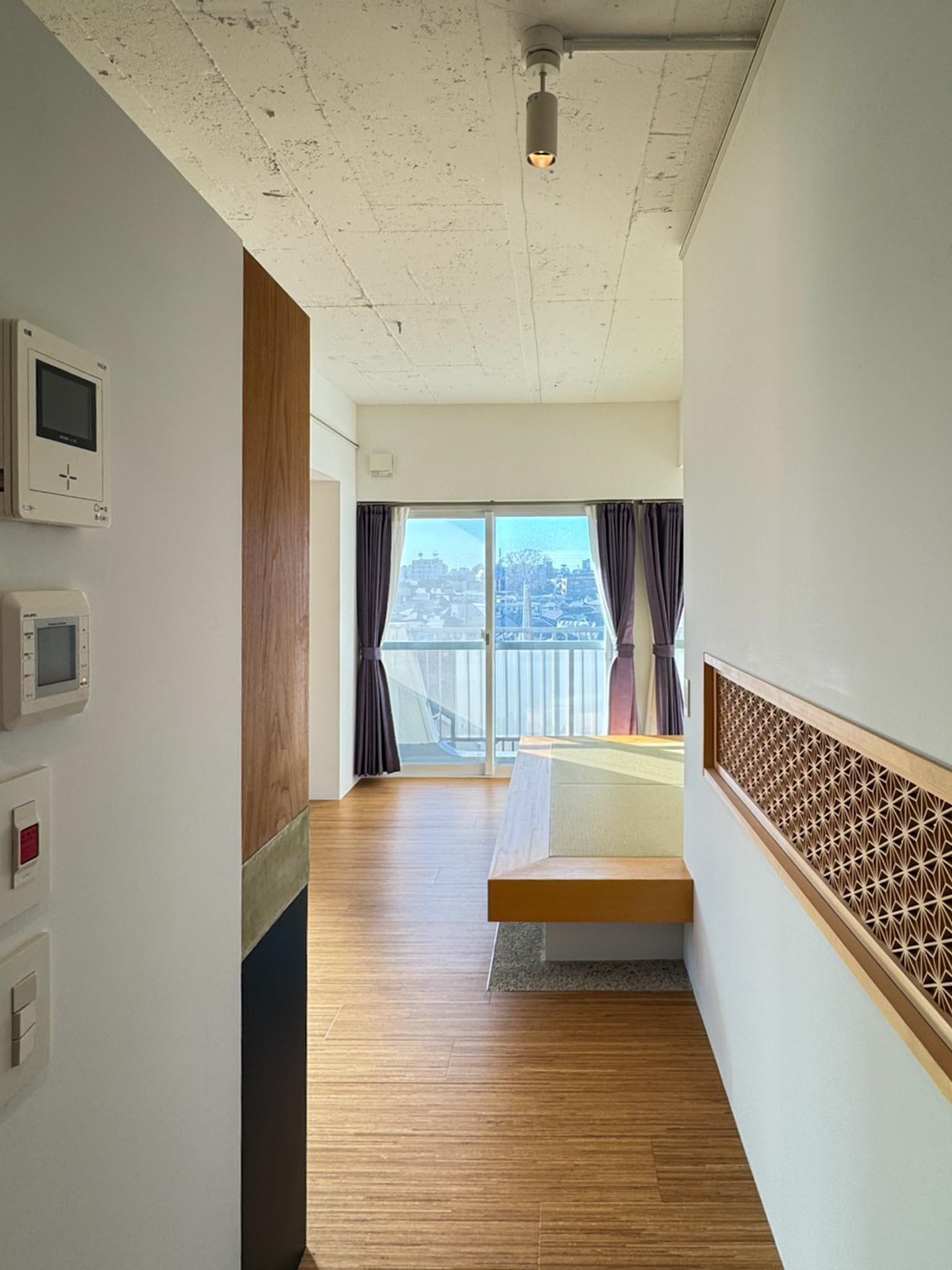 杉並区西荻北の売買物件/玄関側からリビングをみる