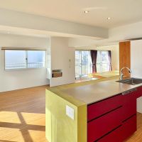 杉並区西荻北の売買物件/キッチンからリビングをみる