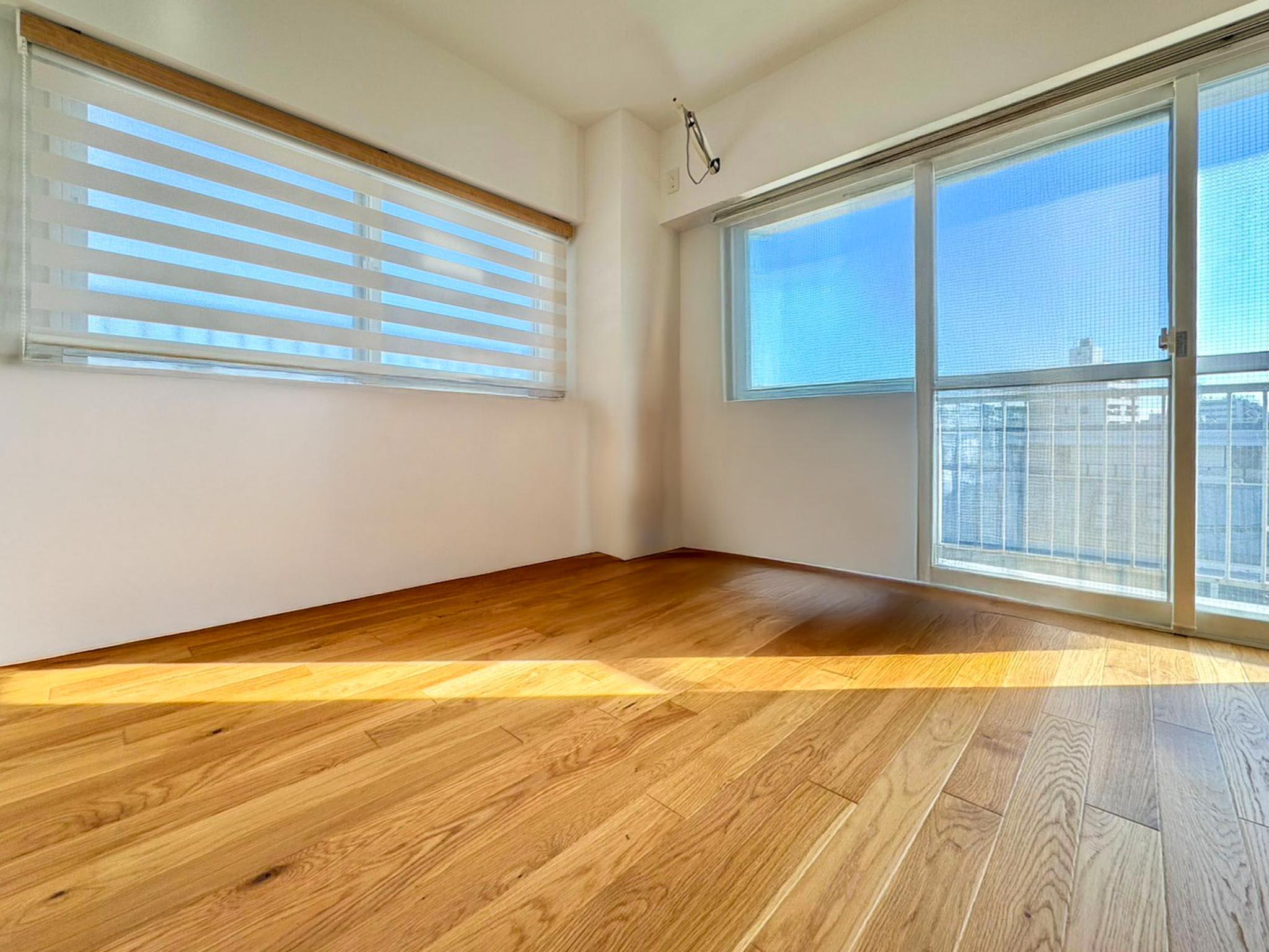 杉並区西荻北の売買物件/東側にも窓があるため、朝から明るく過ごせそう