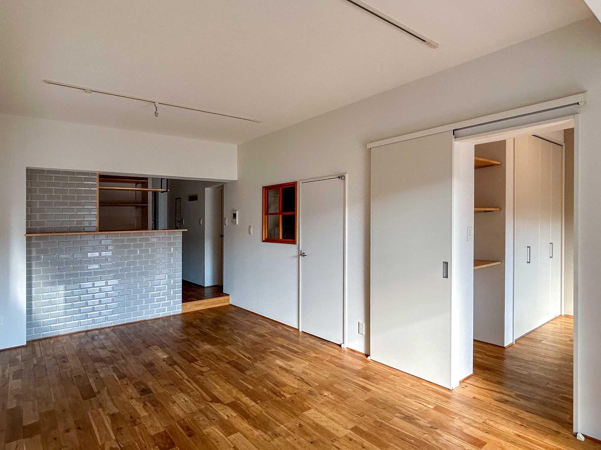 横浜市港北区篠原東の賃貸物件/リビングから各部屋にアクセスする間取り