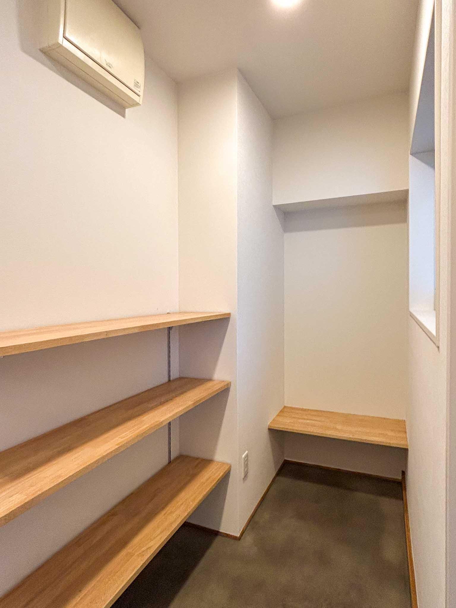 横浜市港北区篠原東の賃貸物件/土間収納には可動棚があります