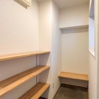横浜市港北区篠原東の賃貸物件/土間収納には可動棚があります
