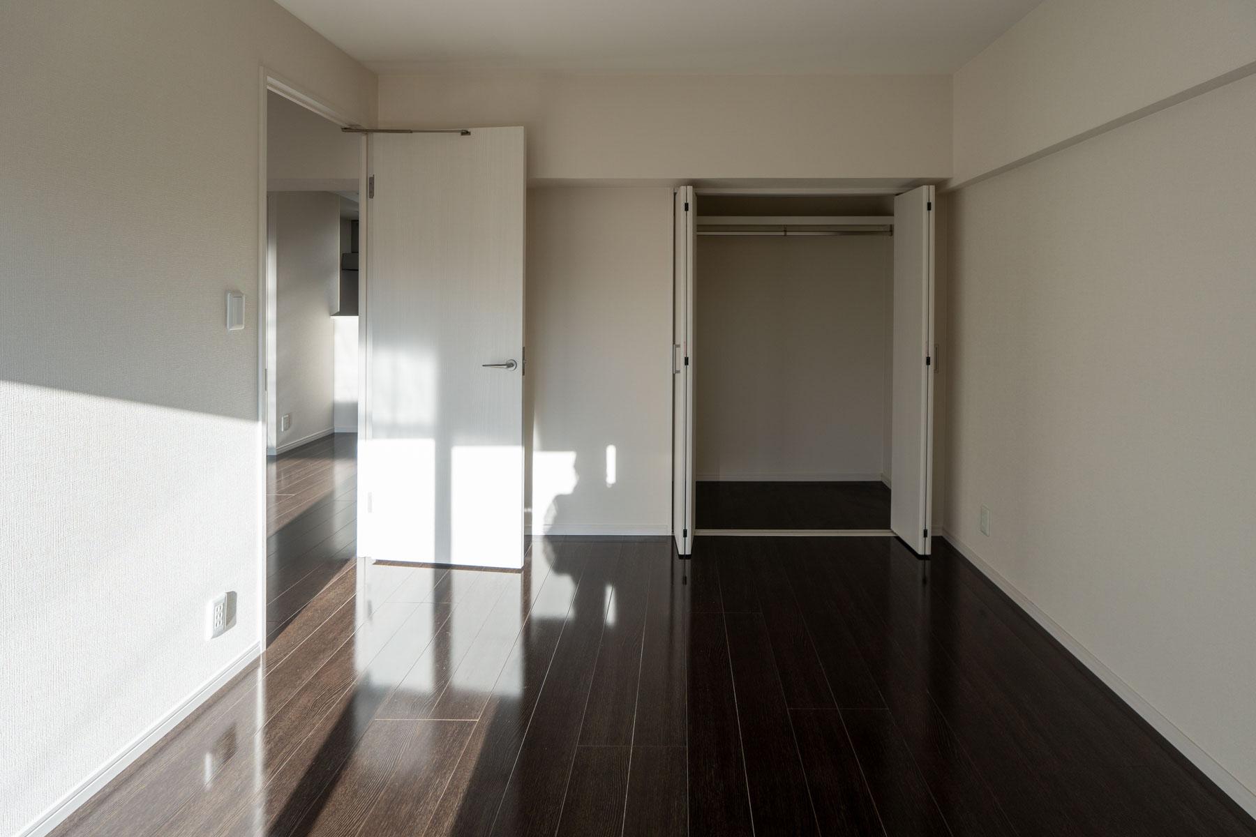 東京都港区白金台の賃貸物件/どの部屋もクローゼットが備わっており、使い勝手がよさそう