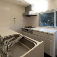 東京都港区白金台の賃貸物件/北向きのキッチンからは公園が臨める