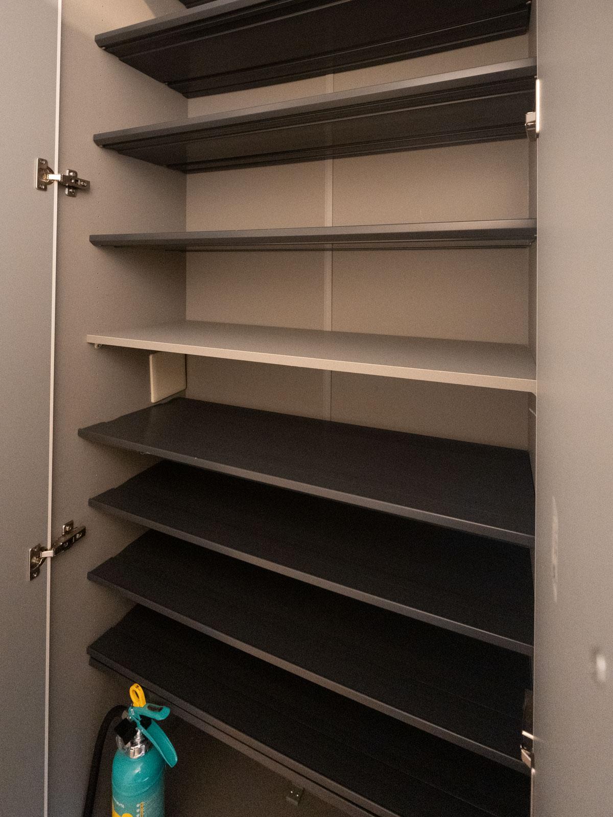 東京都港区白金台の賃貸物件/容量大きめの靴棚