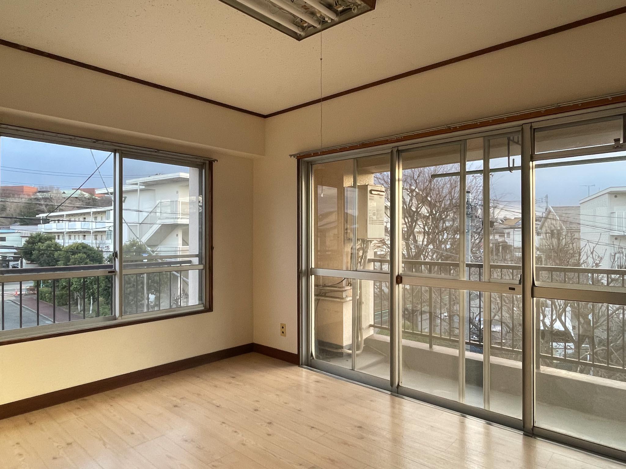 杉並区高井戸西の賃貸物件/最も日当たりがいい南側の6畳洋室。ほとんど窓の部屋です