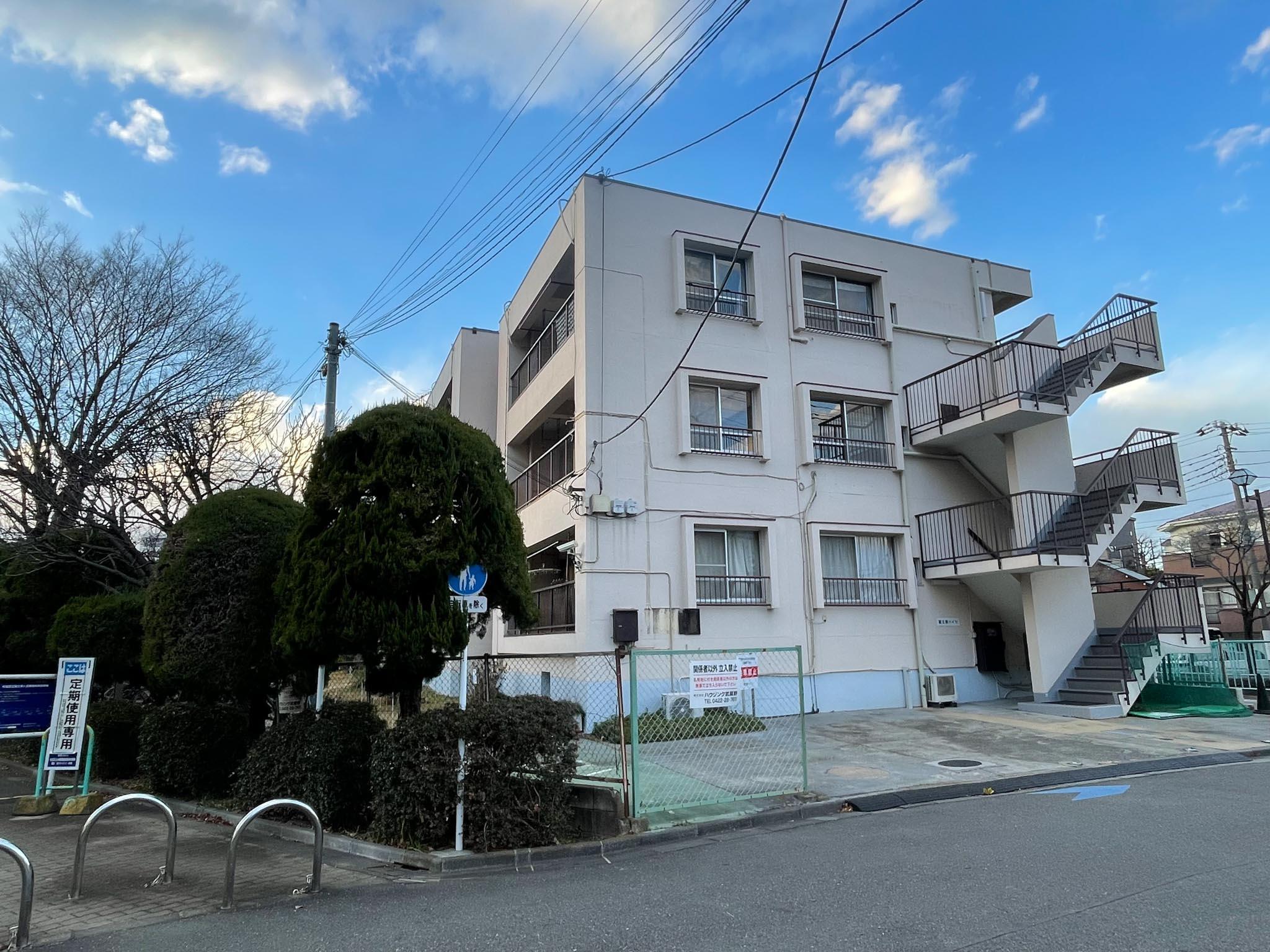 杉並区高井戸西の賃貸物件/外観を東側から。2階が今回の募集区画です