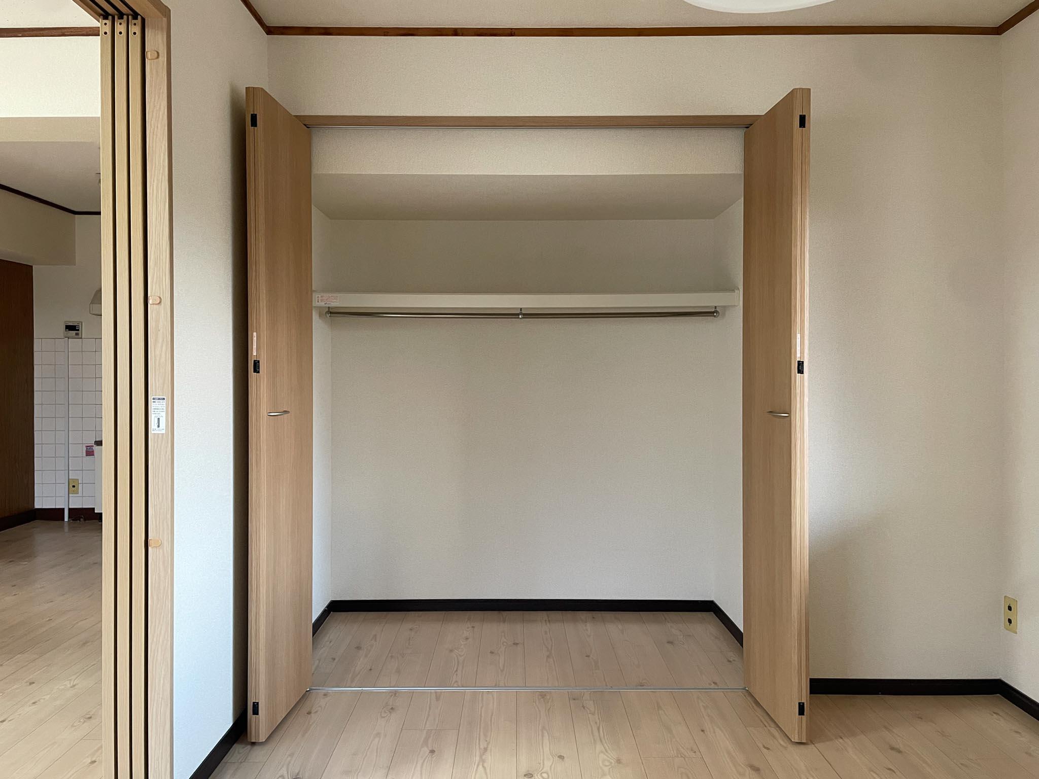 杉並区高井戸西の賃貸物件/北側6畳洋室：クローゼットはしっかりとしたサイズ感