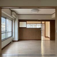 杉並区高井戸西の賃貸物件/北側6畳洋室：南に向かって。写真のように扉を開いて使うのがオススメです