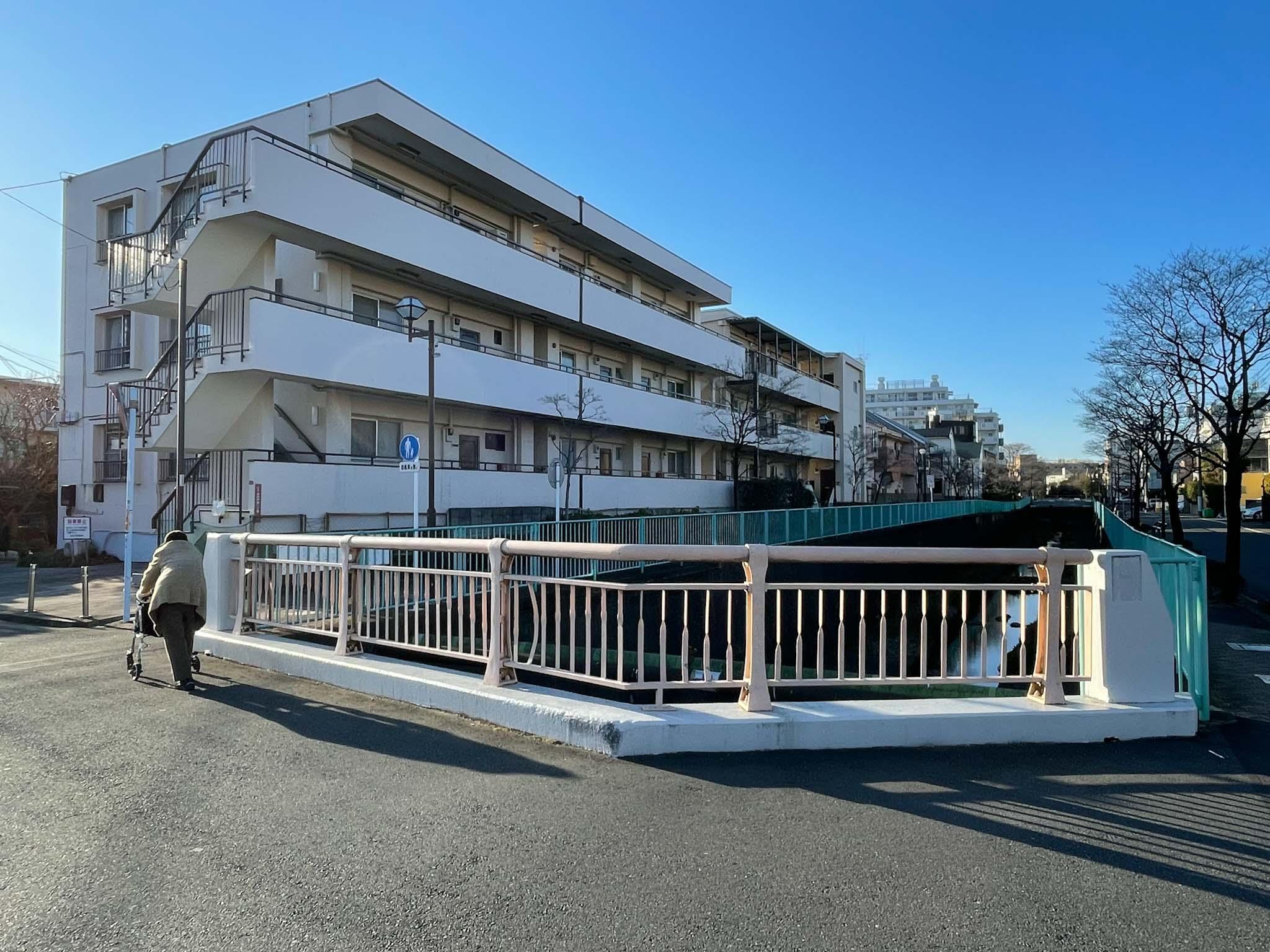 杉並区高井戸西の賃貸物件/外観を北側から。すぐ北に神田川が流れます