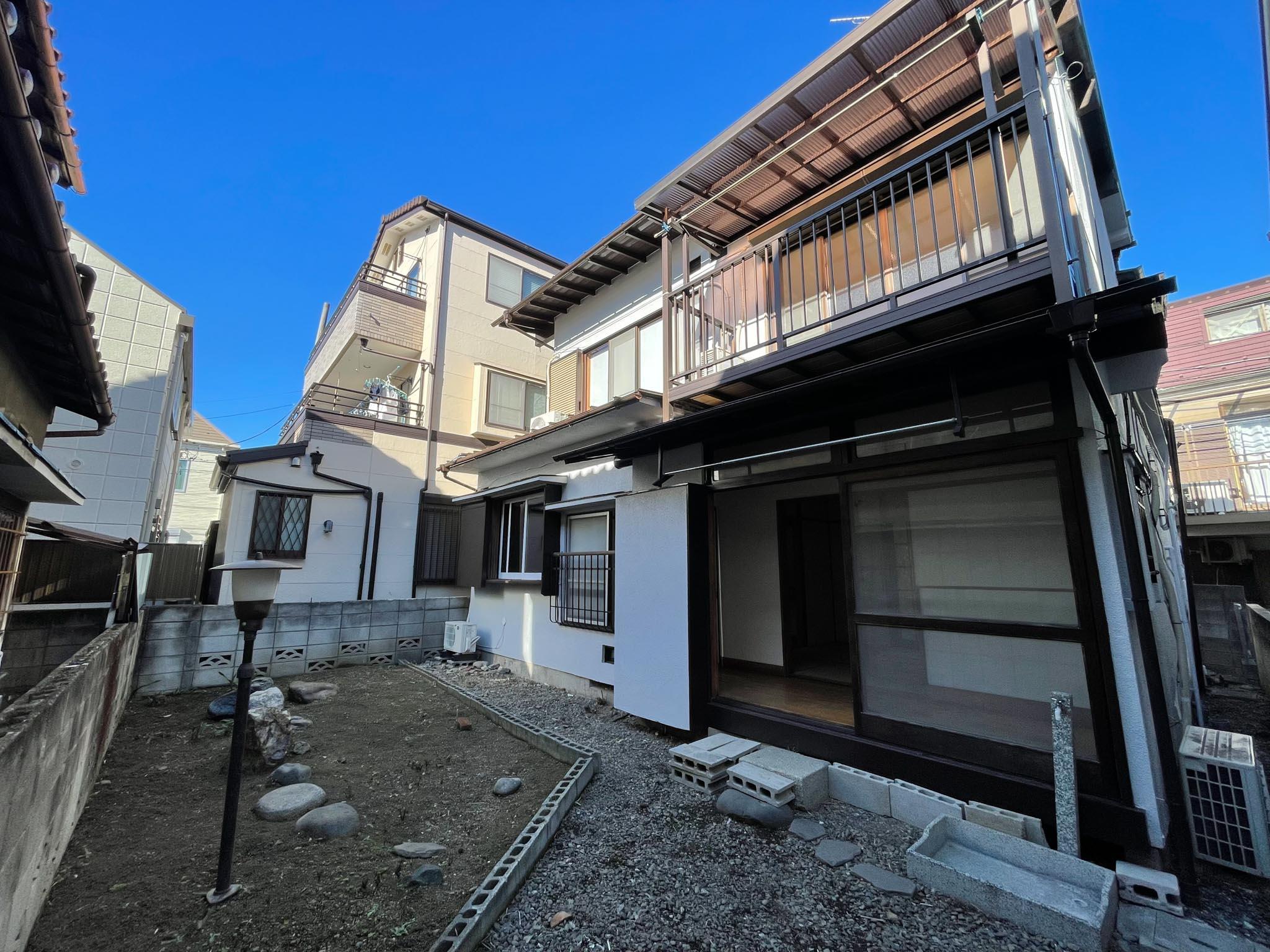 中野区本町の賃貸物件/庭を備えた趣のある古い戸建て。2025年にリフォームされた室内は、往時の佇まいを大切にしながら、心地よく整えられています