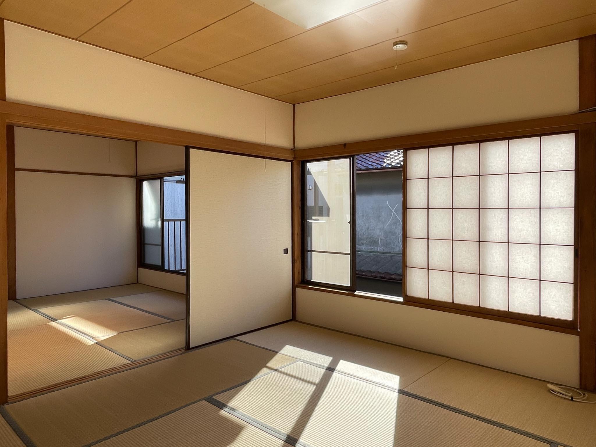 中野区本町の賃貸物件/2F、8畳和室：ここが最も広く、そして最も明るい部屋